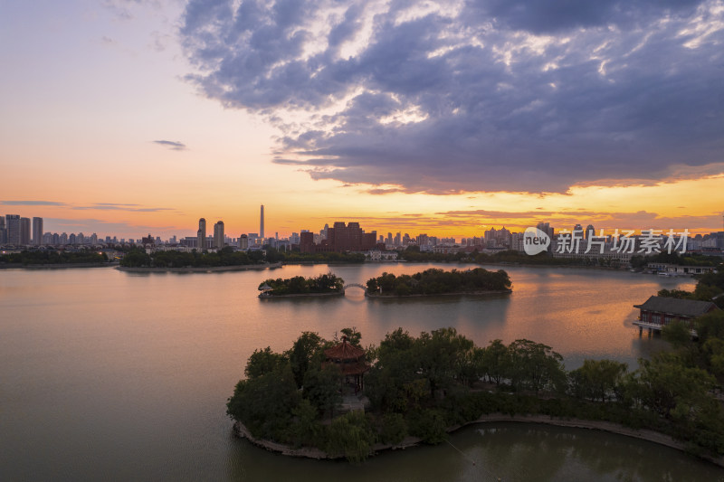 天津天塔湖水上公园景区城市日落晚霞风光