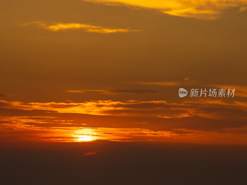 清晨日出太阳拨云见日阳光希望天空