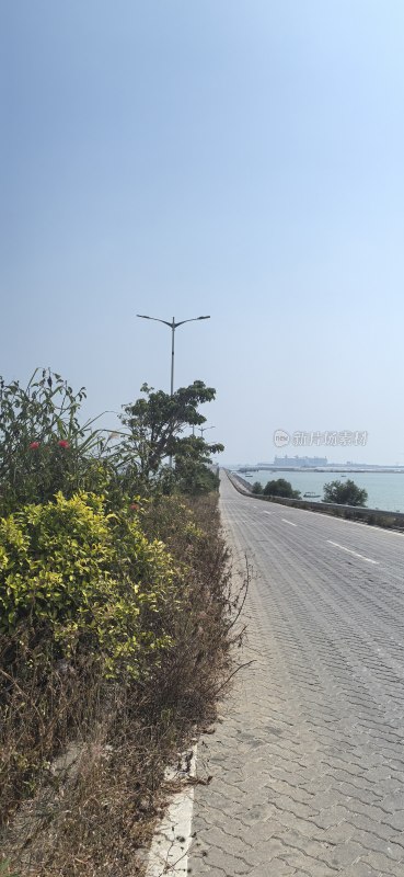 沿海公路风景优美视野开阔