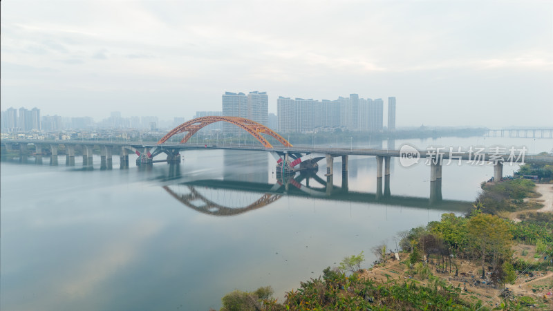 春季清晨时分雾天的惠州隆生大桥航拍景观