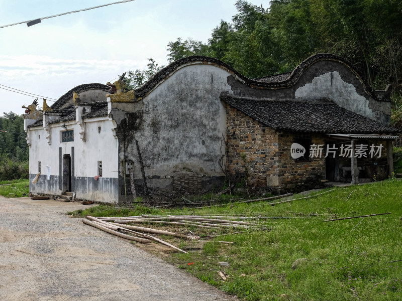 咸宁乡间老旧房屋外景