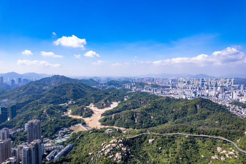 珠海城市风光蓝天白云绿化航拍图