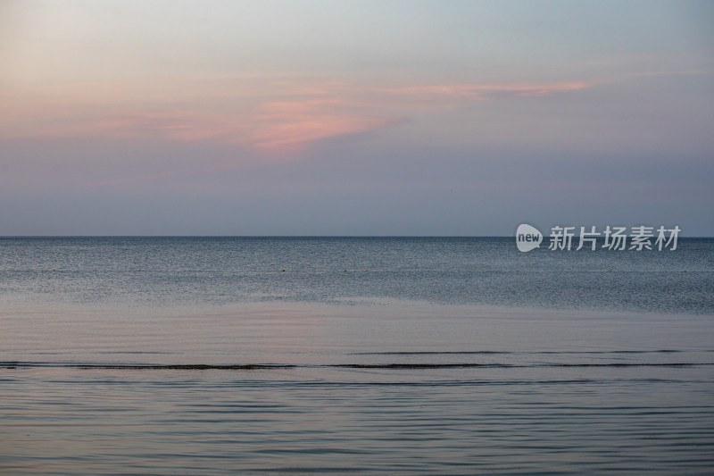 山东烟台金沙滩景区海上日落晚霞景观