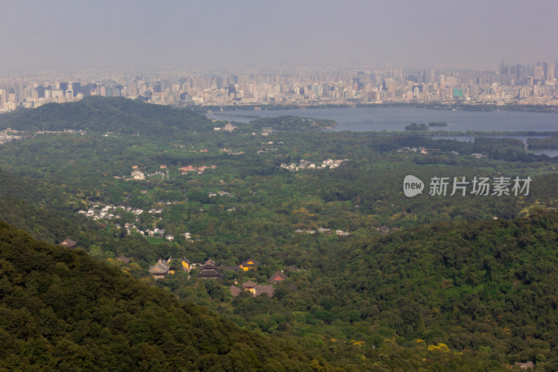 杭州北高峰俯瞰杭州城市的壮阔全景风光