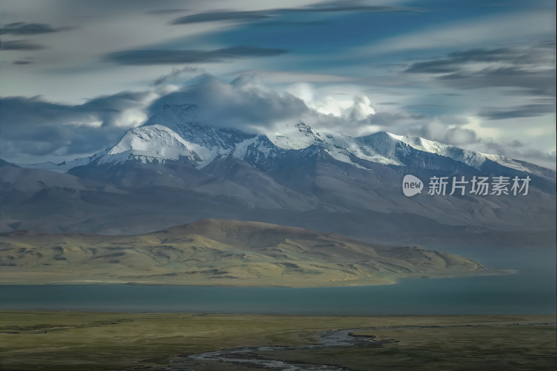 西藏阿里地区纳木那尼峰河道高空航拍