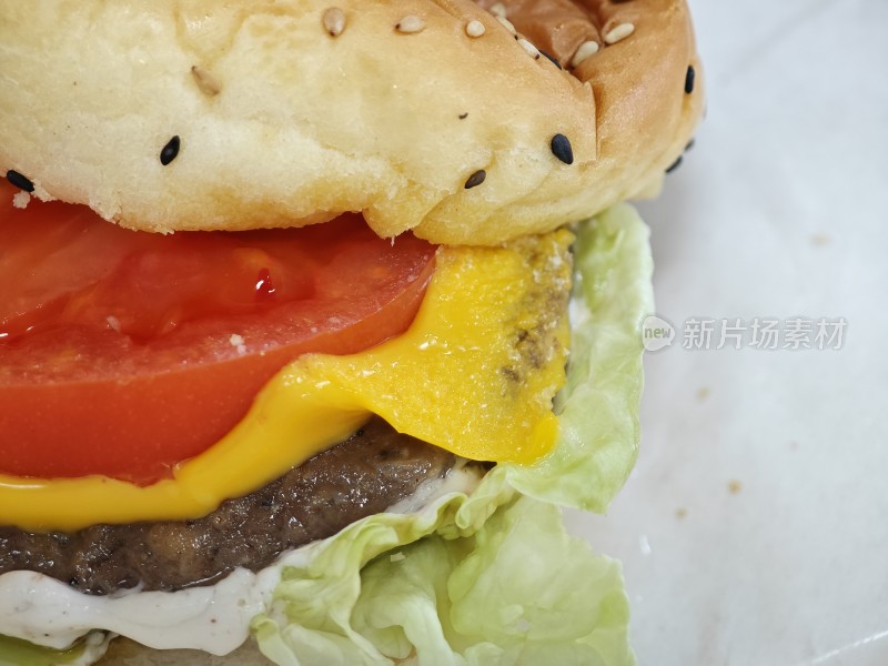 美味牛肉芝士汉堡特写