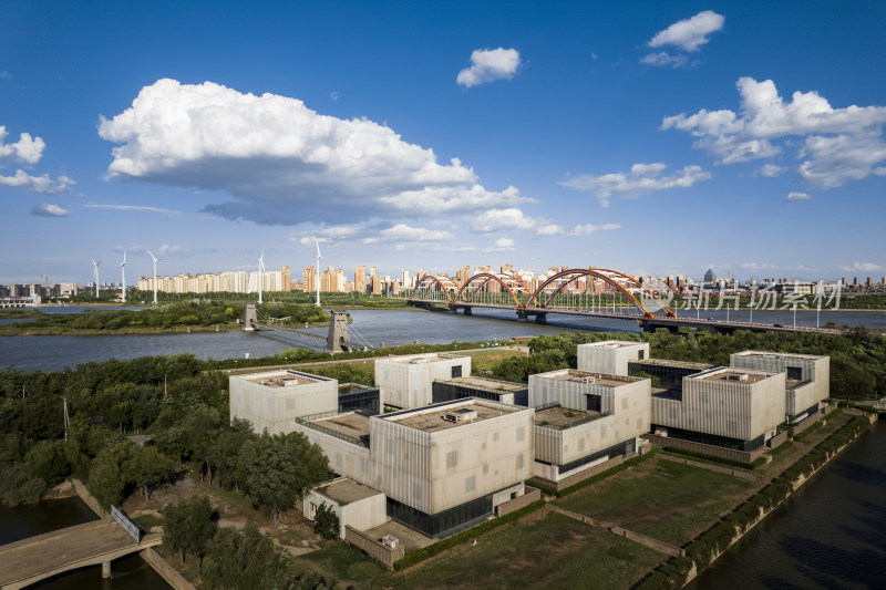 天津滨海生态城永定新河彩虹大桥城市风光