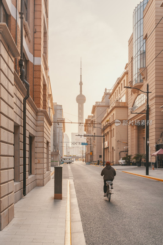 清晨上海街景-东方明珠电视塔