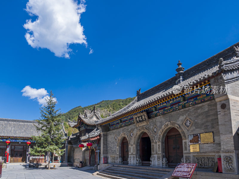 山西五台山普化寺禅院早上风景