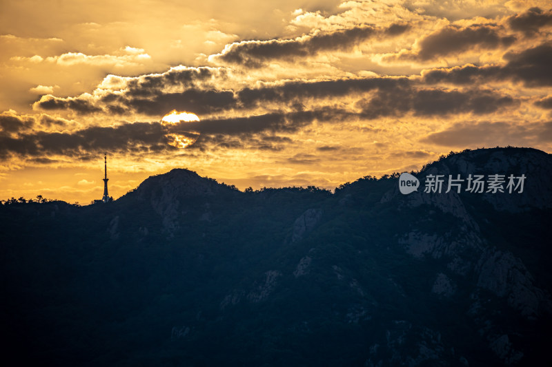 山东青岛崂山区石老人风景区海边日出景观