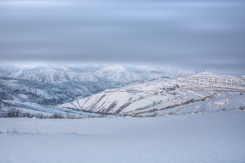 中国西北乡村冬季雪后自然风光