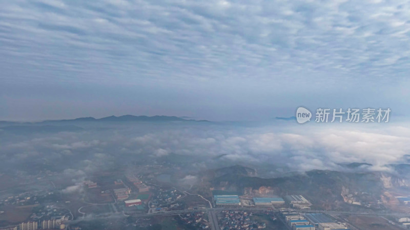 空中俯瞰山峦云海景观