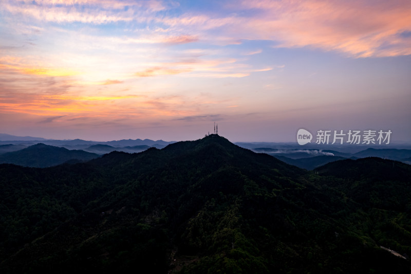 连绵起伏山川夕阳晚霞航拍