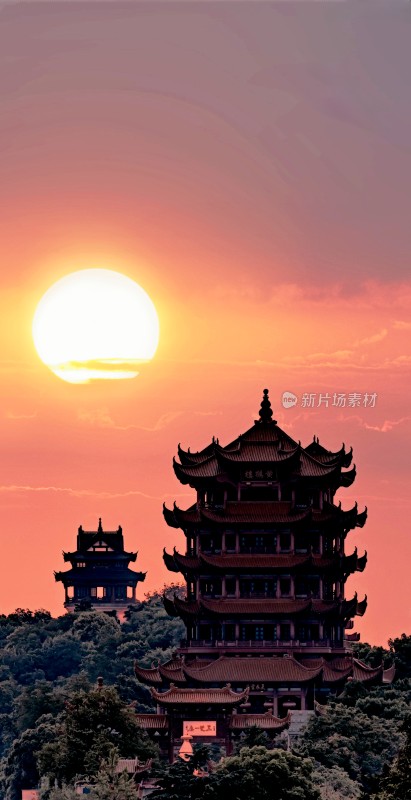 夕阳下的中式古建筑景观黄鹤楼