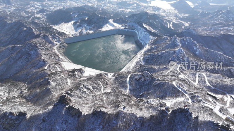 航拍俯瞰山东昆嵛山天心池冬季雪景