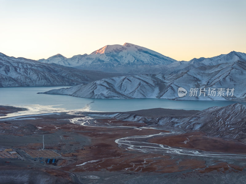 新疆喀什阿克陶塔县白沙湖喀喇昆仑山脉航拍