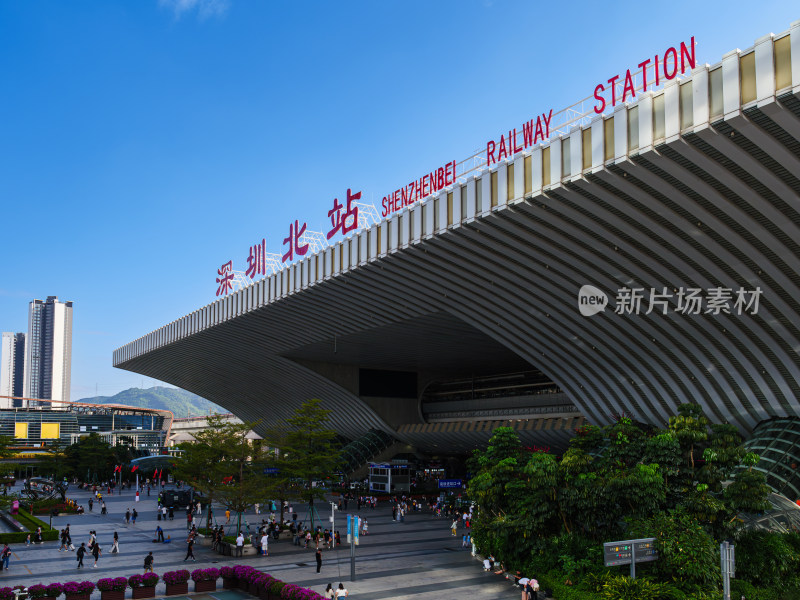 深圳北站的高铁和人流