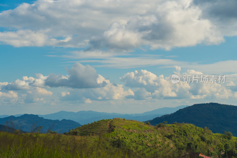 山顶的天空和风景