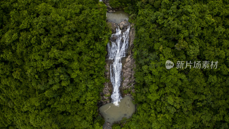 航拍深圳马峦山坪山碧岭瀑布群风景