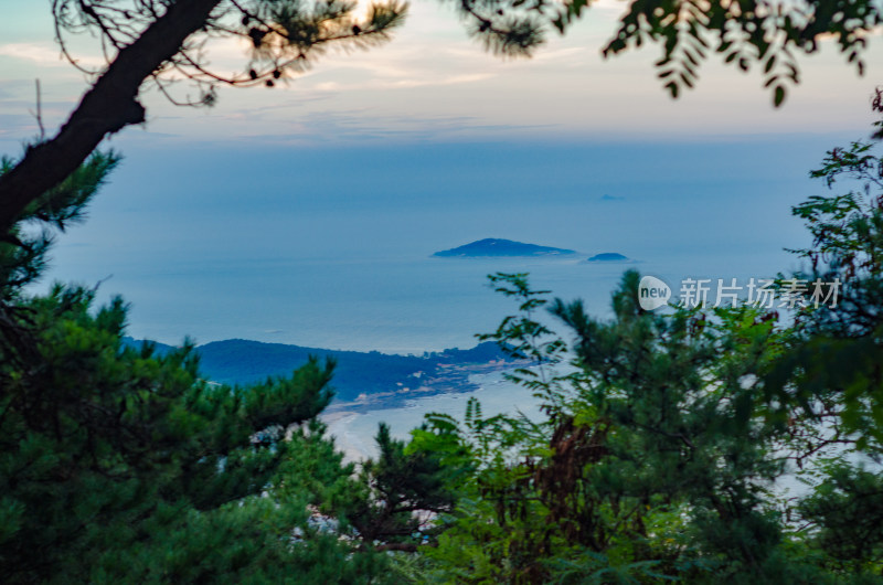 青岛市崂山仰口景区的晚上