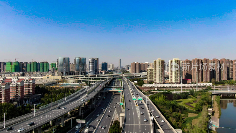 航拍城市拥堵交通车辆行驶郑州中原大道