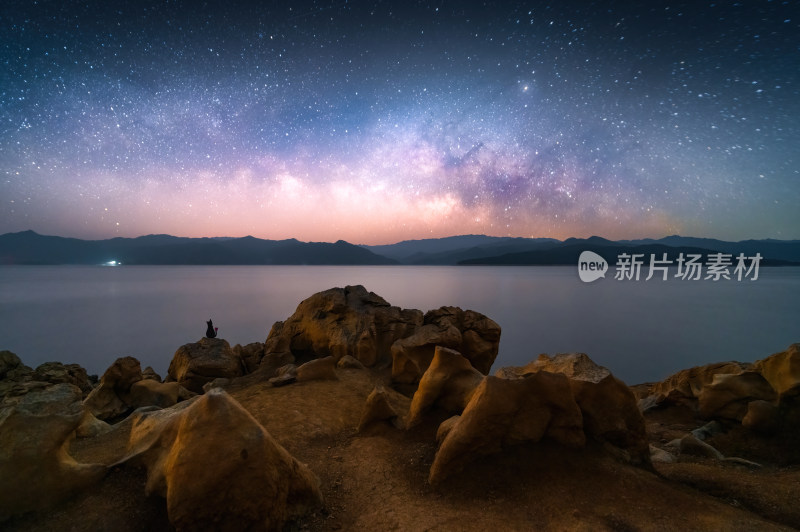 湖南资兴市东江湖景区星空银河夜景