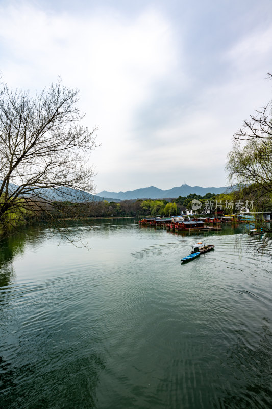 杭州西湖茅家埠黛色参天亭景点景观