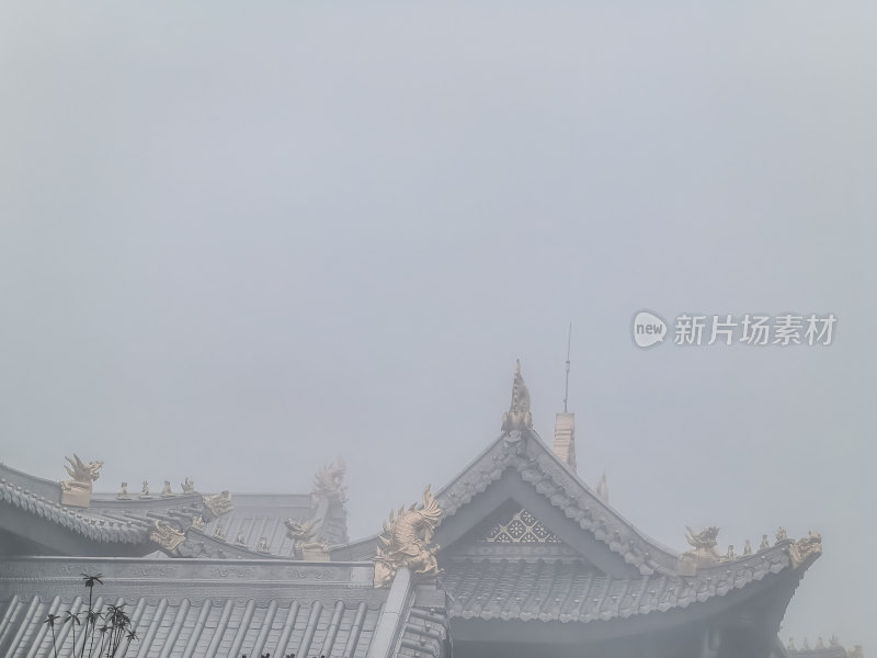 峨眉山金顶寺庙古建筑屋檐装饰