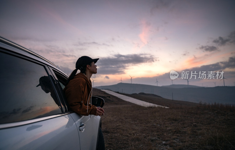 年轻女人自驾游