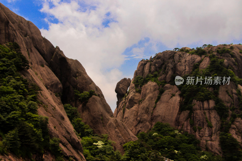 自然风光黄山风景区喀斯特地貌迎客松