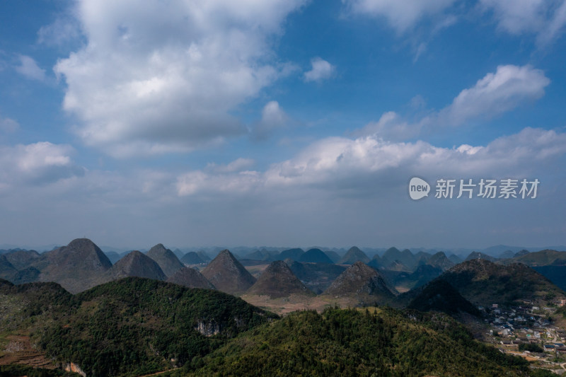 山脉 山峰 山峦 云雾缭绕的山峰