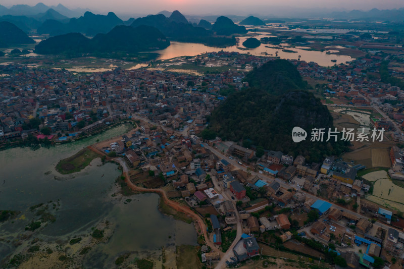 云南传统村落白族房屋建筑航拍图