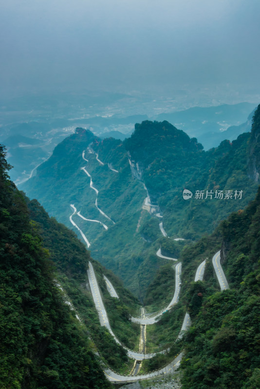 中国湖南张家界天门山景区盘山路