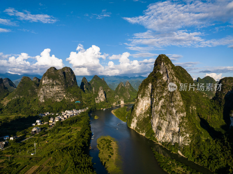 广西 桂林山水 漓江 九马画山黄布倒影