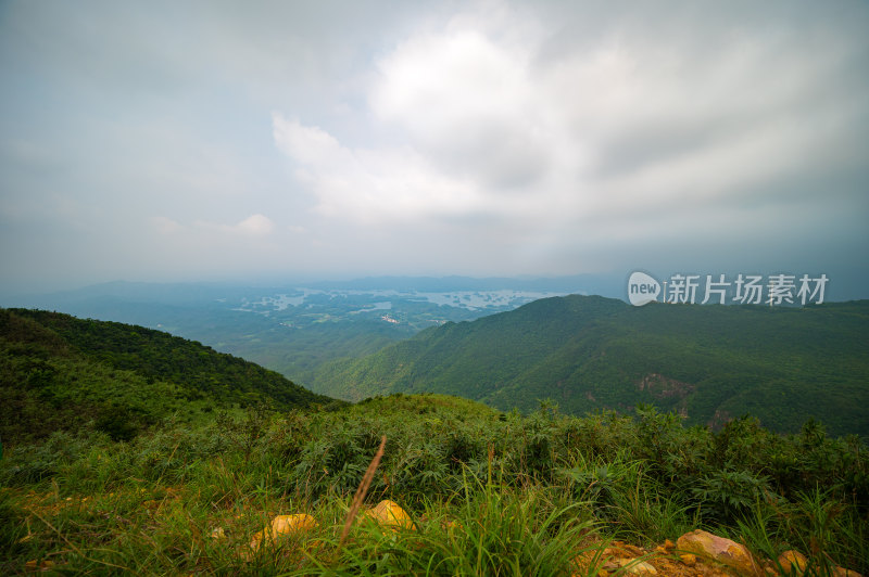 江门隆文老村风车山山顶风景