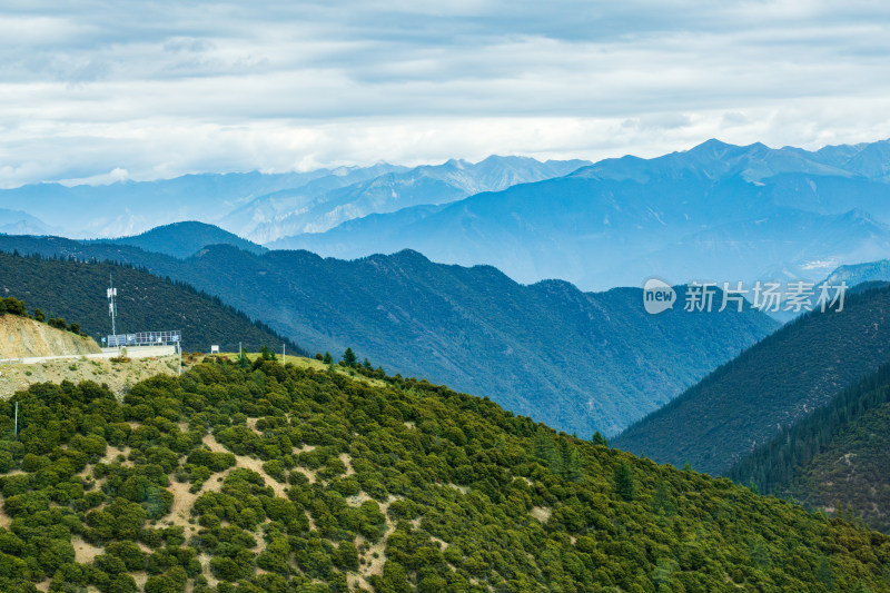 318川藏线川西甘孜高海拔草原雪山自然风光