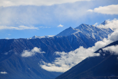 中国西藏林芝雅鲁藏布江苯日神山旅游区