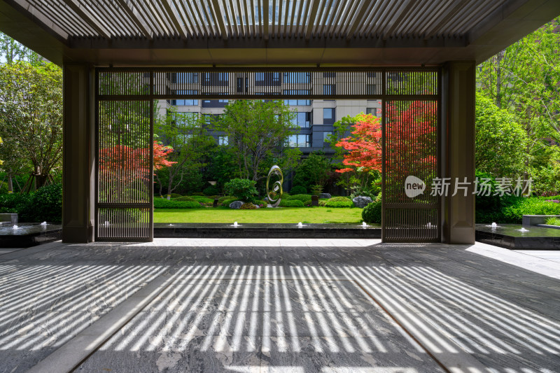 夏季白天商业住宅小区内部景观