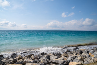 新疆名胜景区赛里木湖蓝色湖水