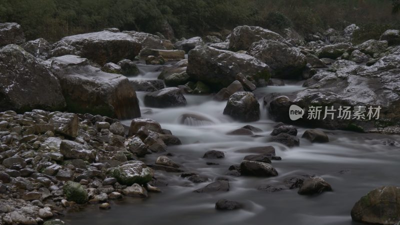 丝状流水溪流