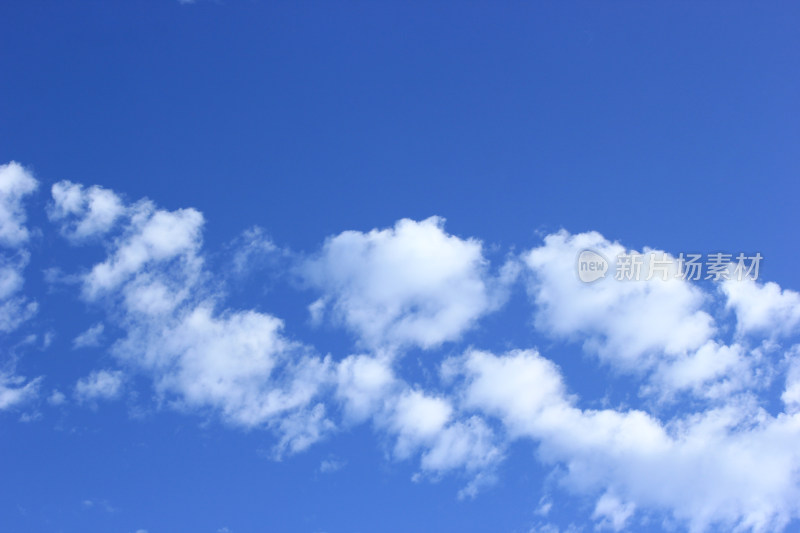 蓝色的天空云景