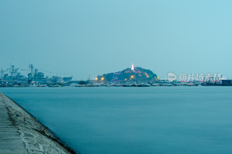 中国青岛小青岛景区夜晚远景