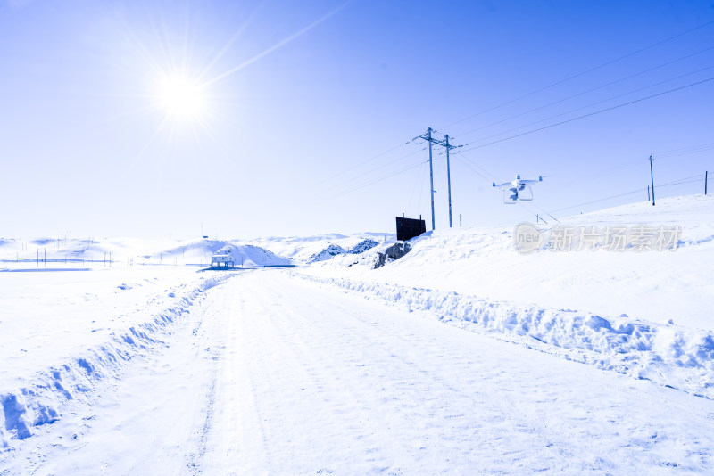 新疆雪地道路