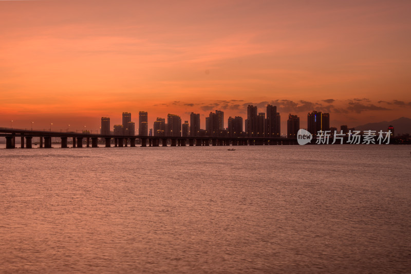 日落时分厦门十里长堤夜景