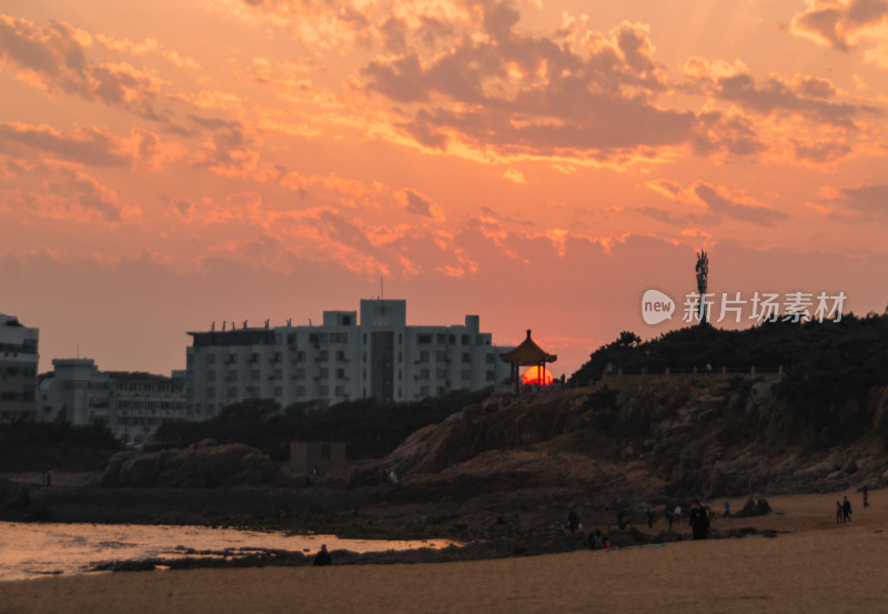 青岛第二海水浴场的傍晚，霞光万丈