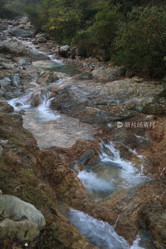 山间 溪水 灵动