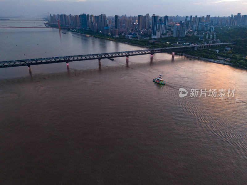 湖北武汉傍晚晚霞河流风光航拍图