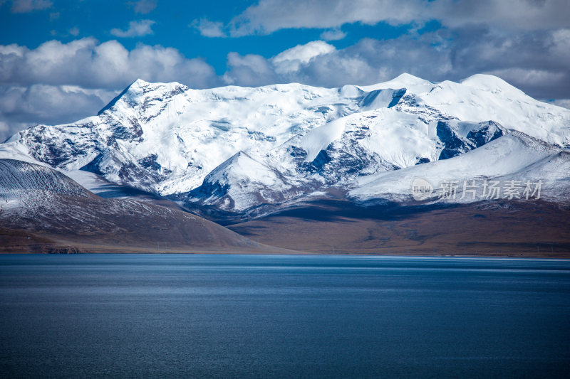 雪山湖泊自然风光