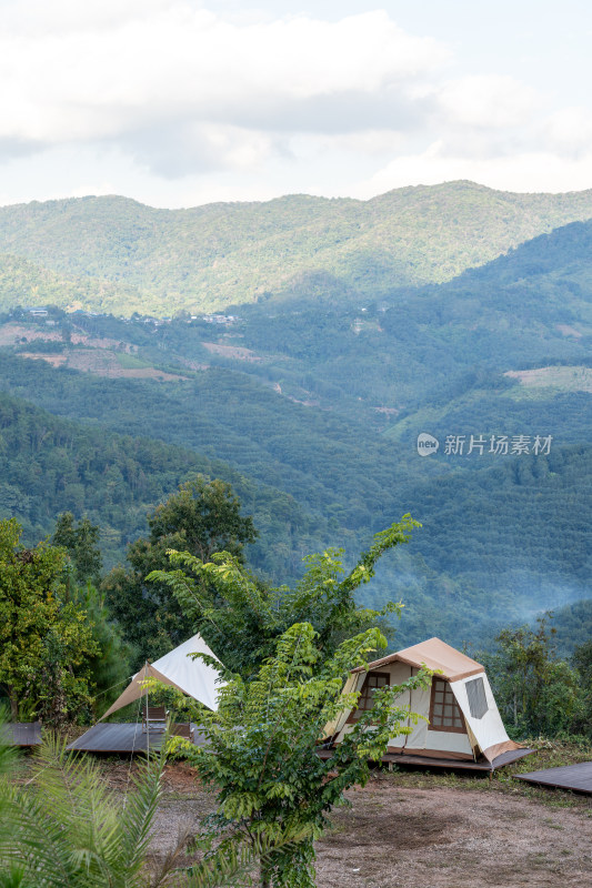 山间露营帐篷风景