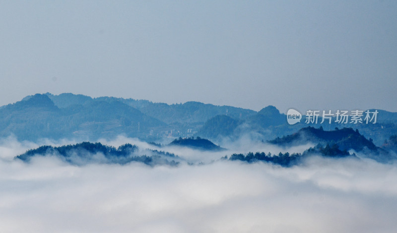 重庆酉阳：青山披白纱 